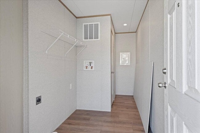 Foto del edificio - 1751 N Grand Ave W