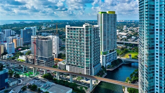 Foto del edificio - 690 SW 1st Ct