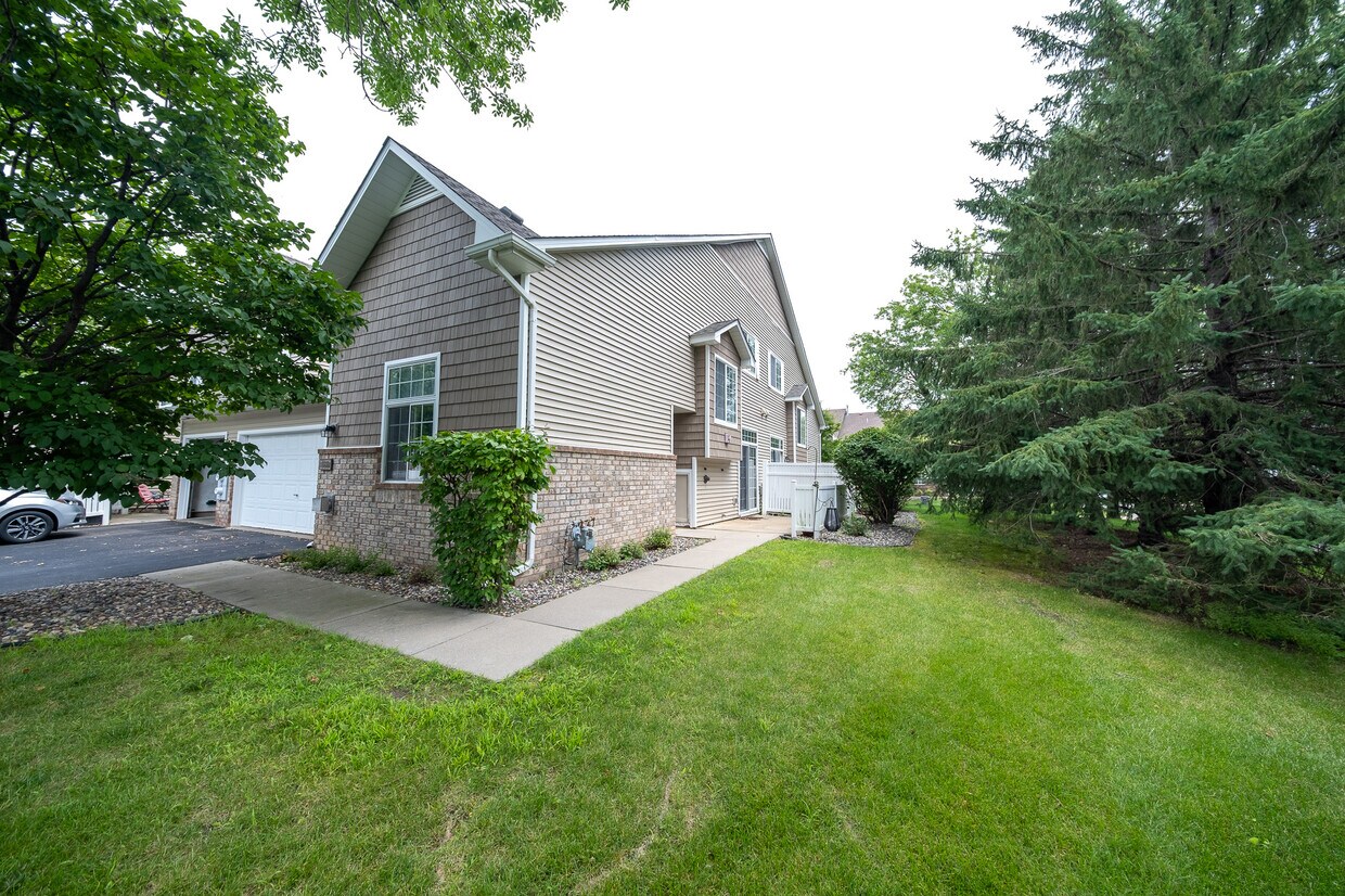 Foto principal - 17870 Cobblestone Way