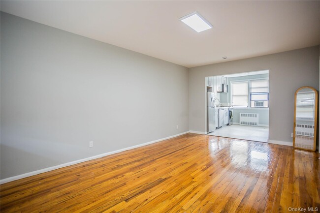 Foto del edificio - 470 E Broadway
