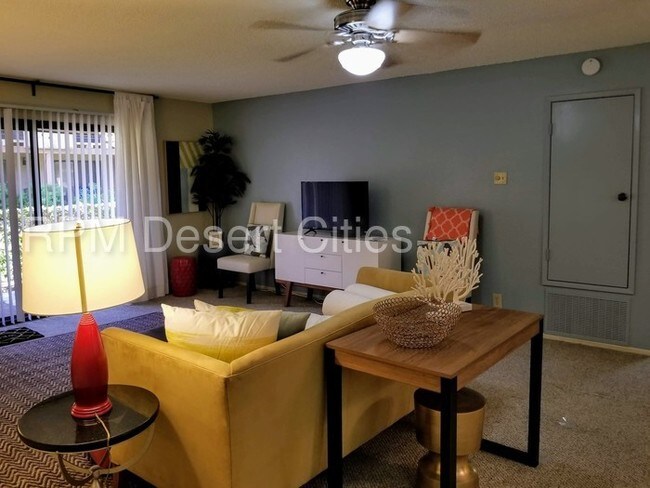 Building Photo - Great Palm Springs Condo