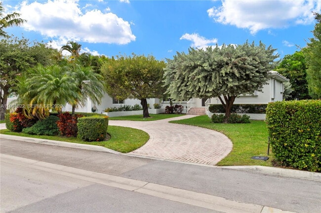 Foto del edificio - 1261 NE 98th St