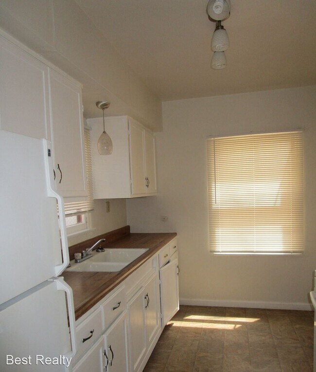 Building Photo - 2 br, 1 bath House - 302 S. Green Street