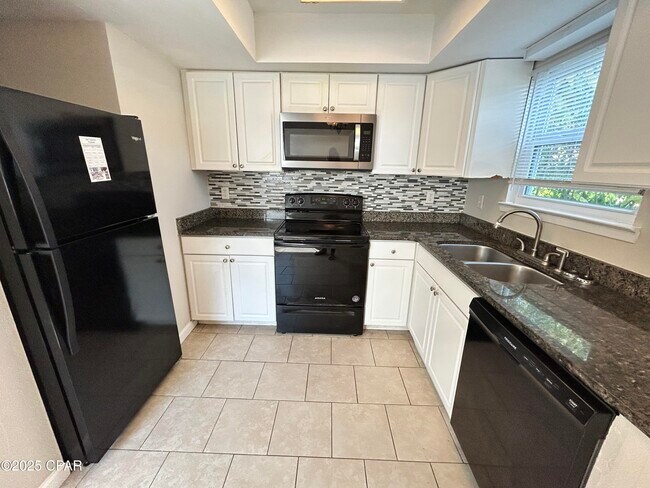 Foto del edificio - 3914 E 11th St