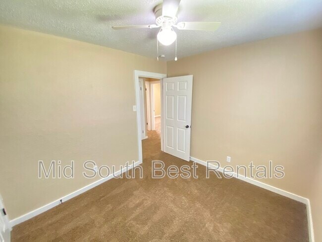 Building Photo - 3083 Debby St