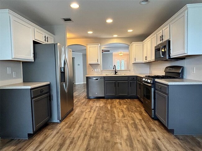 Building Photo - 1702 McDowell Bend