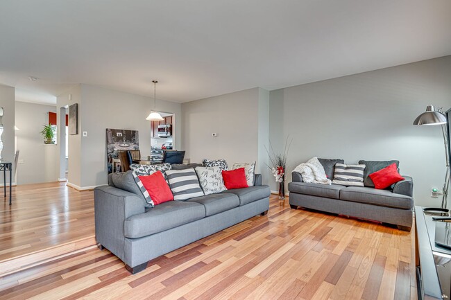 Foto del edificio - Charming 3 Bedroom Home in Prime Clinton L...