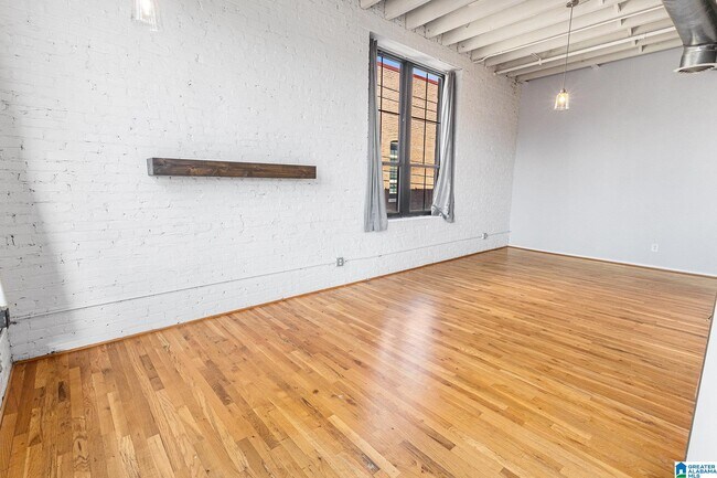 Building Photo - 2412 2nd Ave N