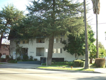 Foto principal - 15840 Sherman Way