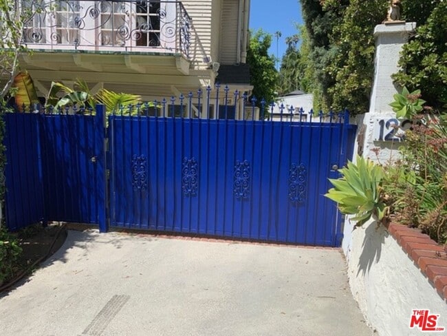 Building Photo - 1221 Ozeta Terrace