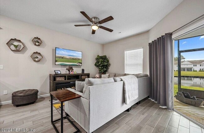 Foto del edificio - 12647 Josslyn Ln