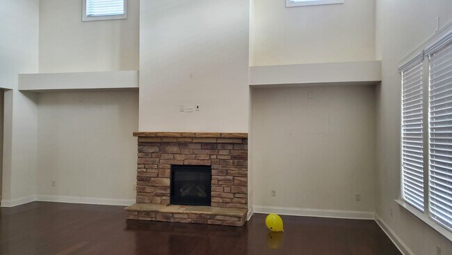 Building Photo - 2720 Fox Hunt Way