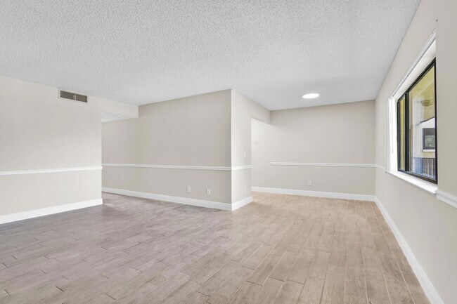 Foto del edificio - 414 Meadows Cir