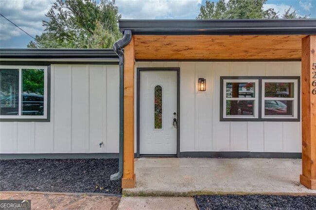 Foto del edificio - 5266 Long Green Ln