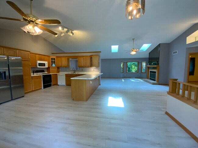 Building Photo - 3121 Carefree Dr