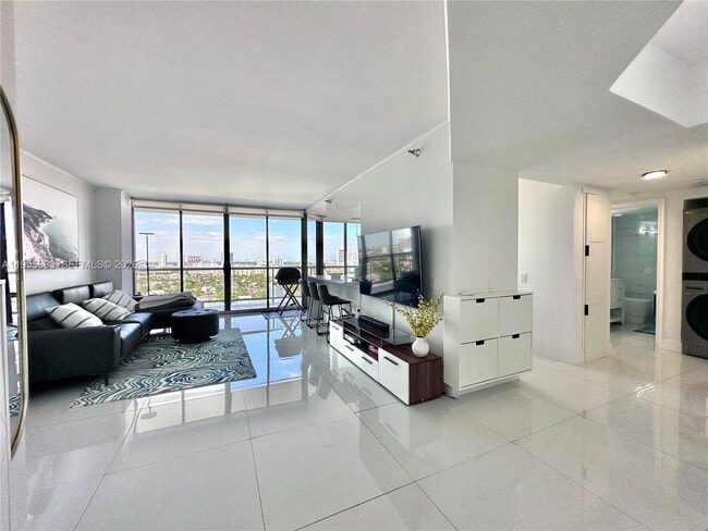 Foto del edificio - 3640 Yacht Club Dr