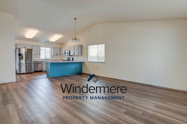 Foto del edificio - 4 bedroom 2.5 bath Home