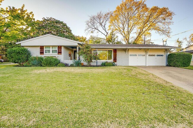Foto del edificio - Beautiful Home on Corner Lot in South Hill...
