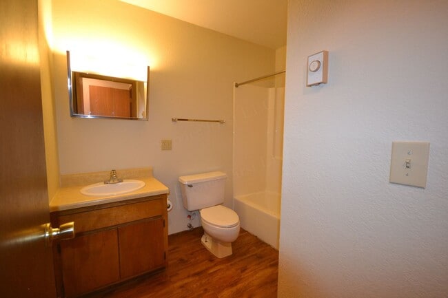 Building Photo - Marshfield Apartments