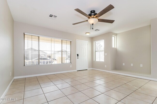 Foto del edificio - 6324 W Winslow Ave