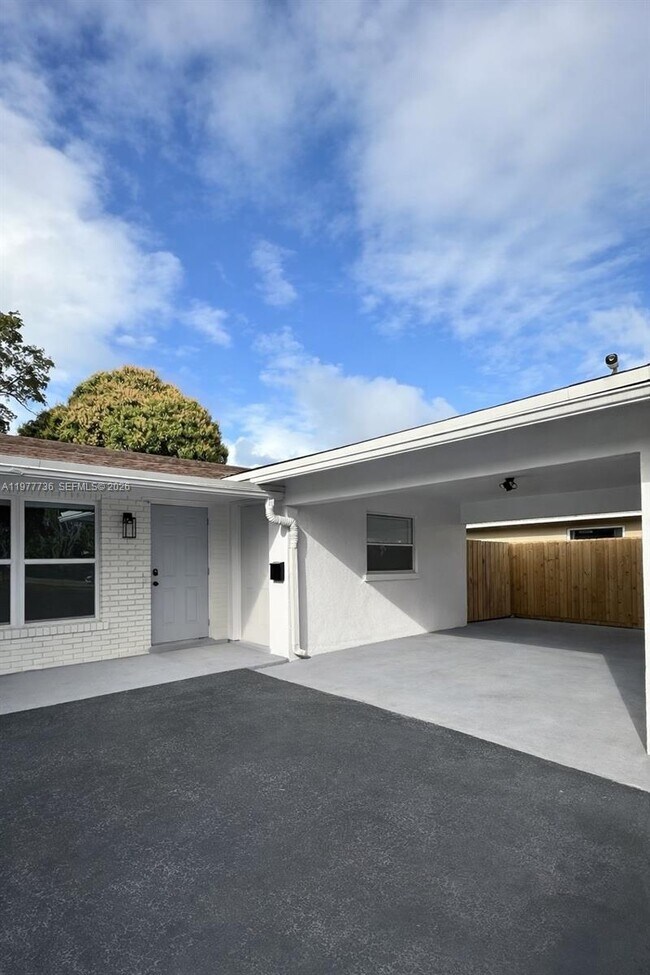 Foto del edificio - 1675 NE 45th St