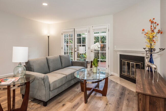 Foto del edificio - Spacious Downtown 2 bed/ 2.5 bath Condo - 2 blocks from Cottage!