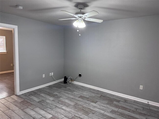 Foto del edificio - 901 Parmer Ave