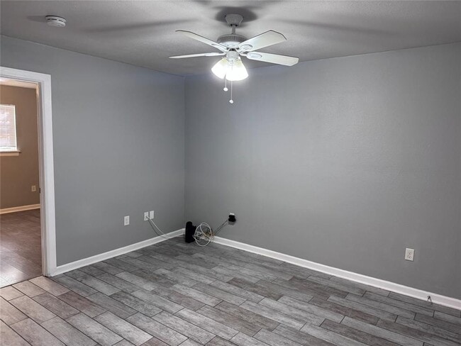 Building Photo - 901 Parmer Ave