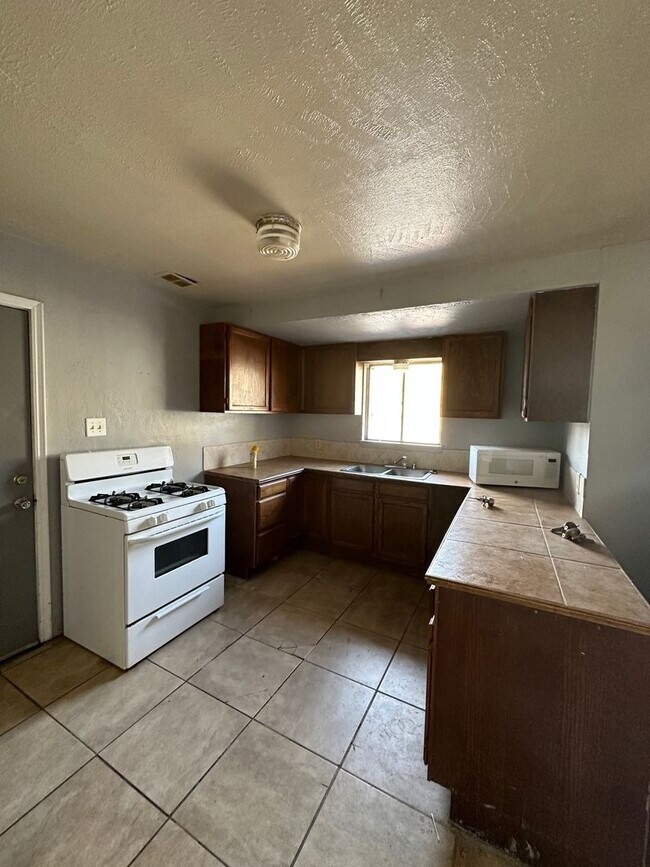 Foto del edificio - 2 Bedroom Coming Soon....