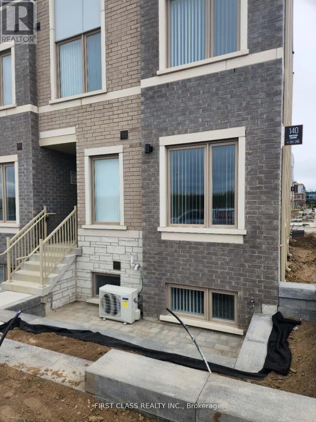 Building Photo - 140-140 Honeycrisp Cres