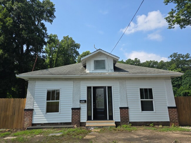 Foto del edificio - 2513 Haden Ave