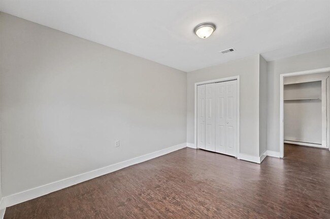 Foto del edificio - 9133 Woodlyn Rd