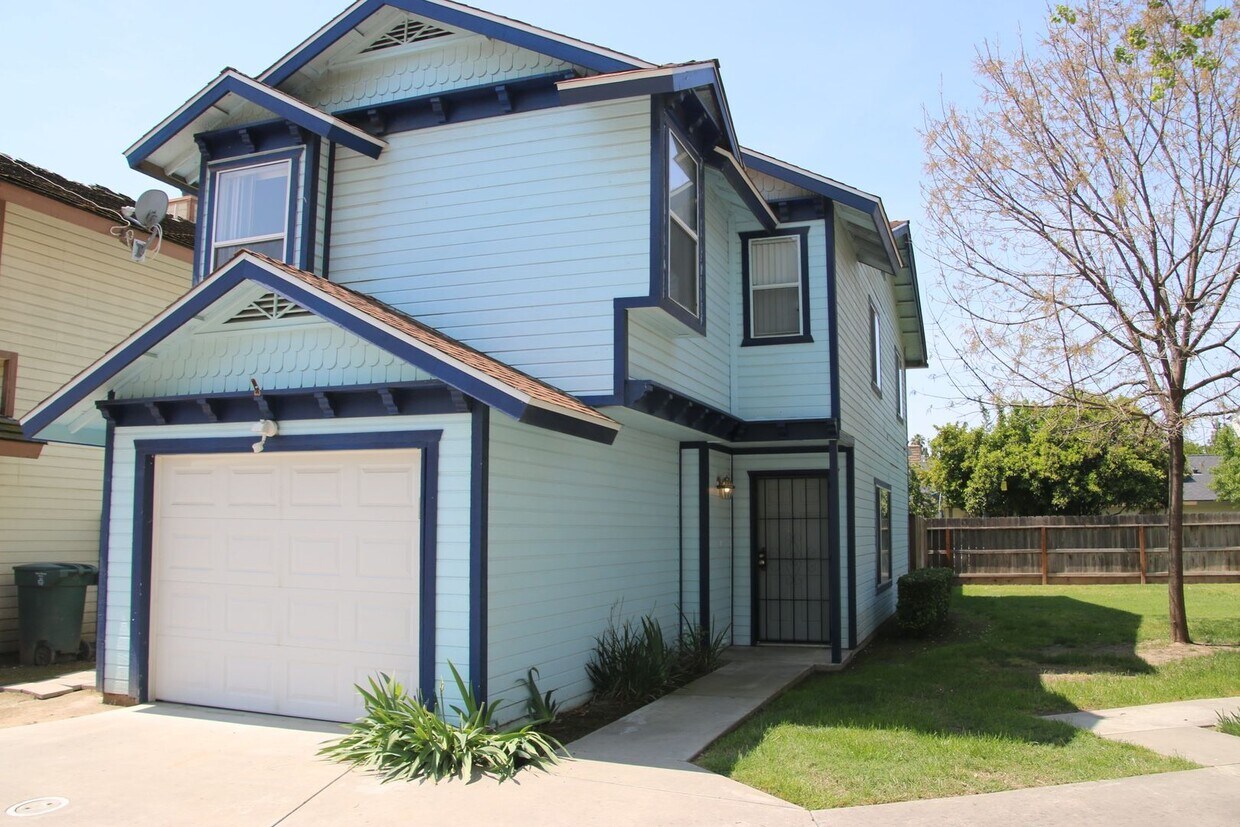 2406 W Packwood Dr, Visalia, CA 93277 House Rental in Visalia, CA