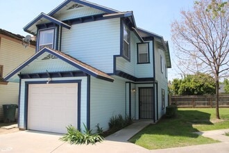 Building Photo - 2406 W Packwood Dr