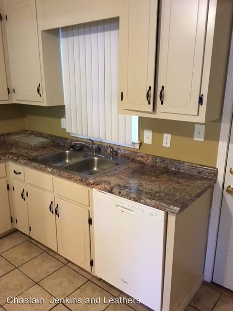 Primary Photo - 600-602 Freeman Dr