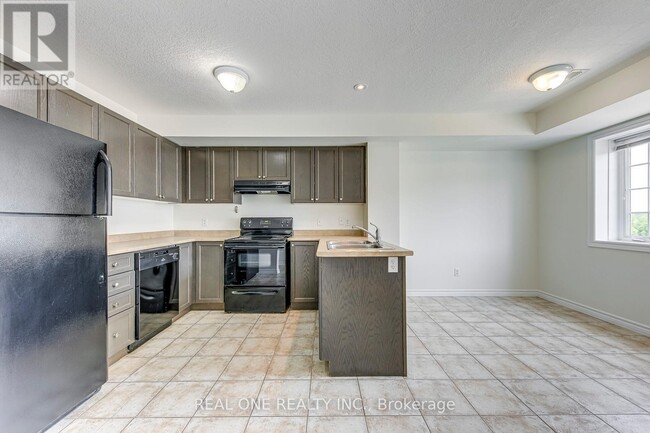 Building Photo - 15-315 Carere Crescent