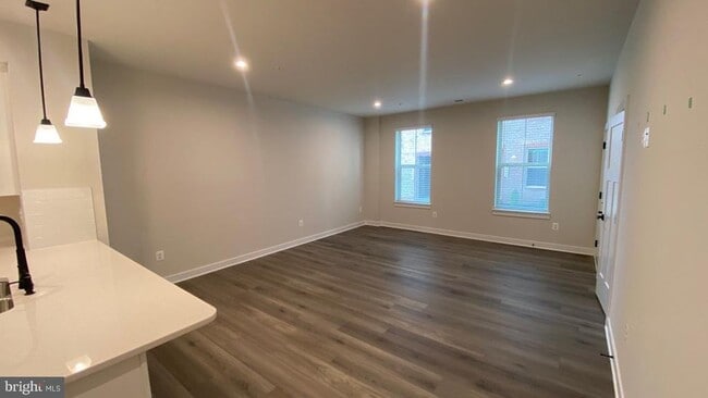 Building Photo - 2528 VERONA Pl