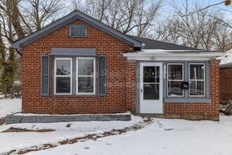 Building Photo - 10139 Royal Dr