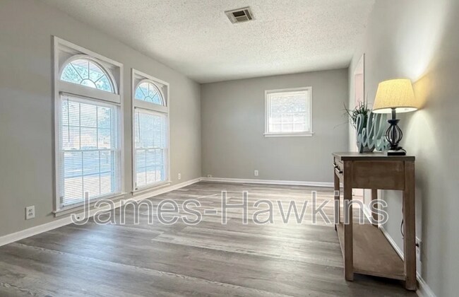 Foto del edificio - 341 N Burbank Dr