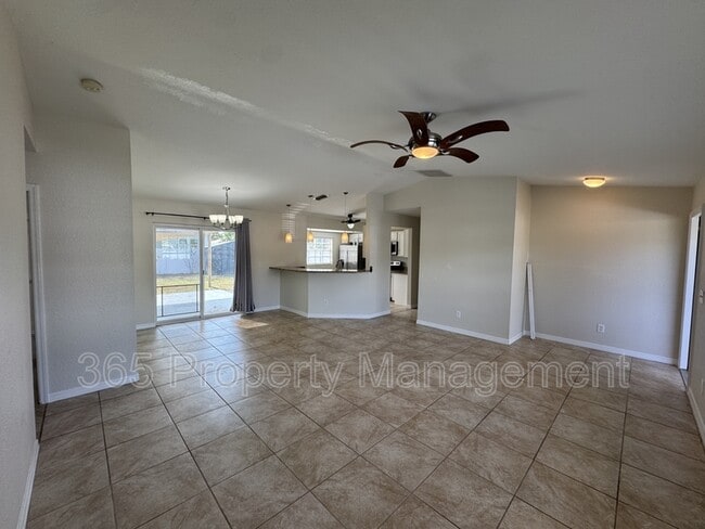 Foto del edificio - 4343 Belladonna Ave