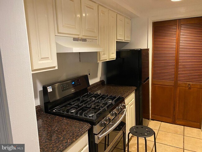 Foto del edificio - 1351 Monroe St NW