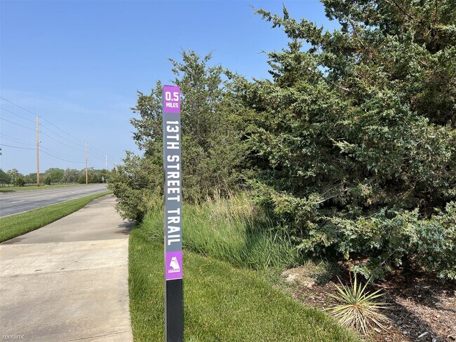 Building Photo - 4 br, 3 bath House - 1314 N Valley Ct