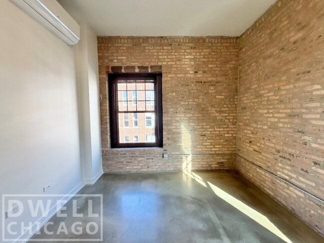 Building Photo - 1513 W Adams St