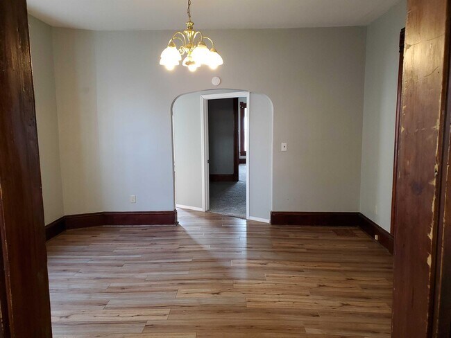 Building Photo - 1105 Ave F