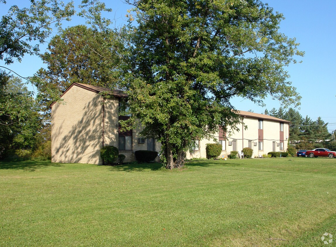 Building Photo - 3900 Orchard Ave
