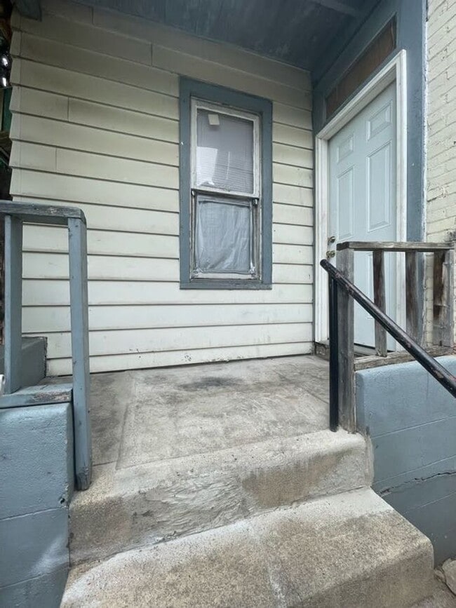 Building Photo - 118 Windsor St