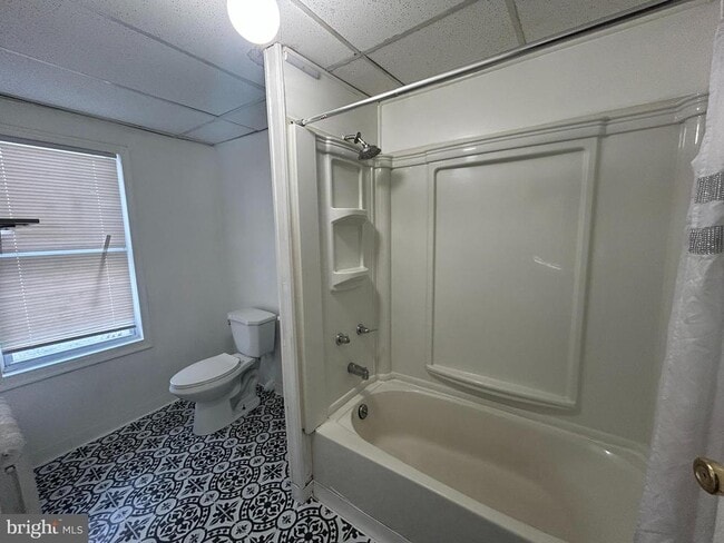 Building Photo - 924 Carteret Ave