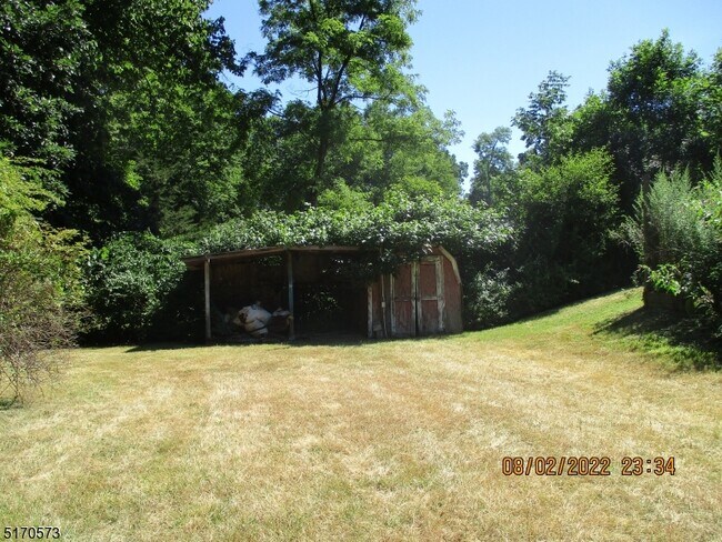 Building Photo - 2 Dogwood Ln