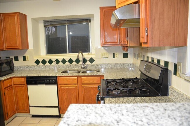 Foto del edificio - 1115 Faircrest Dr