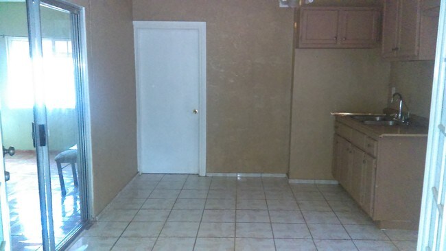 Building Photo - 2969 Taos Dr